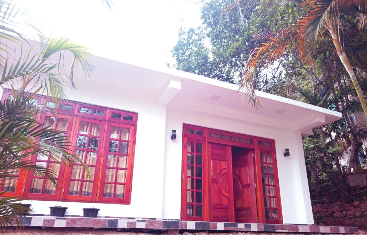 Daffodils Inn Nallathanniya Exterior photo